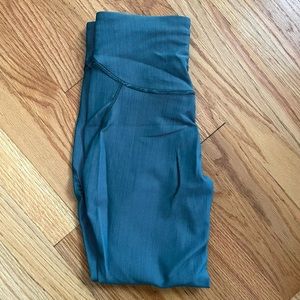 Lululemon SPECIAL EDITION Base Pace High-Rise Tight 25” Two-toned Ribbed Size 6